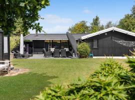 Stunning Home In Væggerløse With Wifi，位于博托比的豪华型酒店