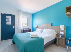 Brit Hotel Confort Manosque Cadarache，位于马诺斯克的带泳池的酒店