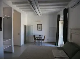 Nel cuore del centro storico in piazzetta w AC