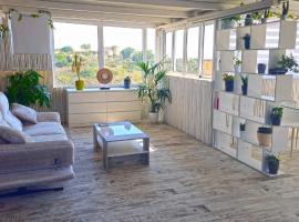 Satori Studio - open plan seaviews private terrace & shared pool，位于Il-Pergla的酒店