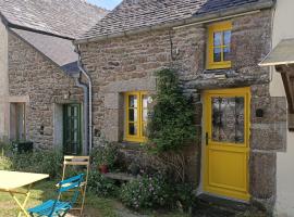 La Maison de Poupée Gîte cosy Monts d'Arrée Bretagne，位于Berrien的酒店