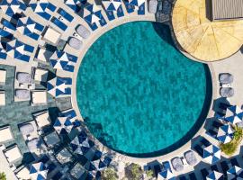 Cab&uacute; Hotel - Adults Only，位于法里拉基的带停车场的酒店