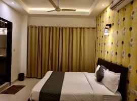 Hotel Delhi Airport Plaza IGI Airport , Free Airport Pickup，位于新德里德里英迪拉•甘地国际机场 - DEL附近的酒店