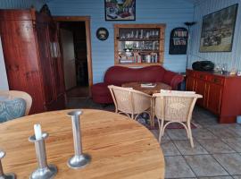 Ferienbungalow mit Garage und Grundstück in Sommersdorf UER，位于Penkun的酒店