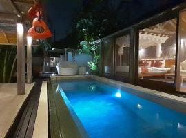 PROMO Private Vacation Rental Villa 2Pools 4Bedrooms 4Bathroom Free Airport Pickup，位于登巴萨的酒店
