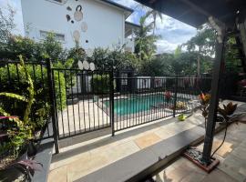 Cairns Exclusive Paradise Home，位于Cairns North的酒店