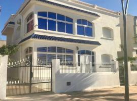 Beach Boulevard Luxury Villa，位于萨伊迪耶的酒店
