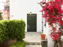 安西斯别墅旅馆，位于斯派赛斯的带停车场的酒店