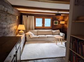 Cosy Wooden Home in the Swiss Alps，位于Cavagnago的酒店