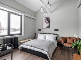 Vasara，位于Ru&scaron;enīca的带停车场的酒店