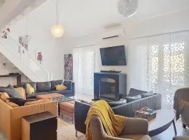 T6 Unique, Chic and Artistic with large terrace