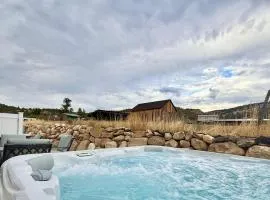Entire Duplex near Zion with 2 hot tubs sleeps 9