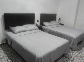 Pequeño y acogedor espacio céntrico cerca de la playa, departamento 3A，位于普罗格雷索的酒店