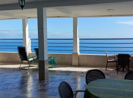 Dar ElBiad large family house，位于Ifargane的酒店
