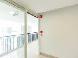 UTD Living hotel and residence，位于Phra Khanong的酒店