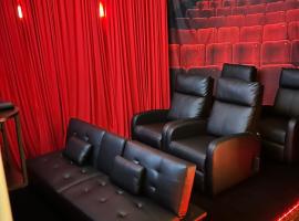 Arcade Casino Movie Theatre Loft，位于里士满的酒店