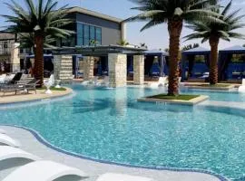 The Link & Lounge, Close to Everything