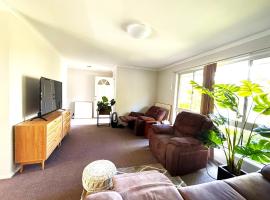 The Little Escape-Walk to Mall, Quick City Access, Golf & Sports Nearby，位于Mount Ommaney的酒店