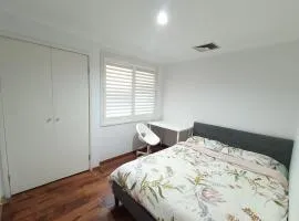Comfortable Queen Room in Baulkham Hills - BH2