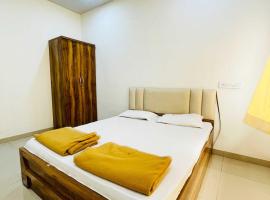 Hotel Amit Cafe and Lodging Bhimashankar，位于Ghod的酒店