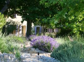 薰衣草色住宿加早餐旅馆，位于勒托尔的酒店