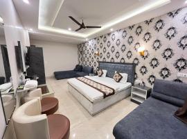 Tirupati Hotel，位于Kotdwāra的酒店