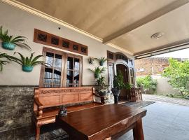 Good Feeling Ijen Banyuwangi，位于外南梦的带停车场的酒店