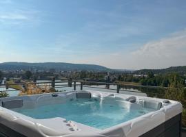 Penthouse Wohnung mit schönem Moselblick in Metternich，位于科布伦茨的酒店