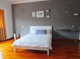GRAYHAUS 32 Spacious 3 Storey 5BR - Bandar Utama, near 1 Utama - Stay Only NO EVENTS，位于八打灵再也的酒店