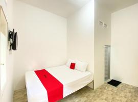 RedDoorz near Terminal Baru Pasuruan，位于Blandongan的酒店