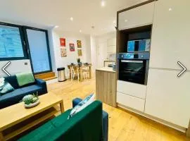 Modern 3 Bed - Central - Bristol Apartment -Free WiFi - Parking