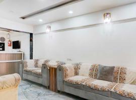 Collection O Ambegaon Road Katraj White Castle，位于Māngvādi的酒店
