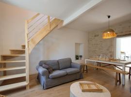 Aux Trois Mousquetaires - proche Jardin Dumaine，位于吕松的酒店