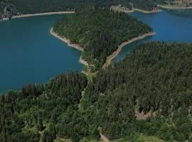 Oaza mira Zlatarsko jezero