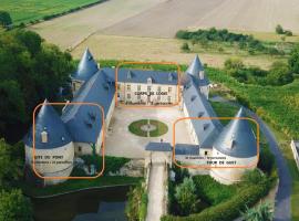 3 Gîtes avec piscine au Château de Charbogne，位于Charbogne的酒店
