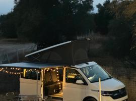 Autocaravana Camper Volkswagen 2024 en Mallorca，位于马略卡岛帕尔马的船屋