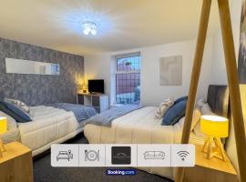 Modern 3BDR House By Properties With Joy Short Lets & Serviced Accommodation Manchester With Free WiFi & Free Parking，位于阿什顿下安林恩的酒店