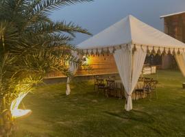 The Kalyaneshwar Dixit Hotels & Resorts，位于卡尔纳尔的酒店