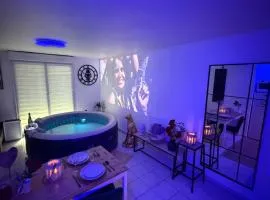 Suite Eden Spa, Appart'hôtel bien être , Patio de standing barbecue - TV XL CinéSport, Lit Q-Size, Wifi, P-Gratuit en Résidence