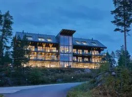 Naava Chalet Loft 303 - kaksikerroksinen lasiseinähuoneisto järvinäköalalla