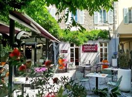 Logis Hôtel-Restaurant LE FONTARABIE，位于丰特奈勒孔特的酒店
