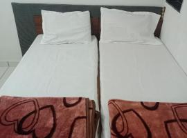 Keshav homstey femeli room，位于德瓦尔卡的酒店