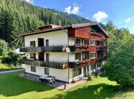 WOLF RETREAT Apartments im Lechtal davor Appartementhaus Michaela，位于巴赫的酒店