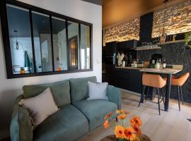 Charm, nature & spa for a break for two，位于Sebourg的酒店