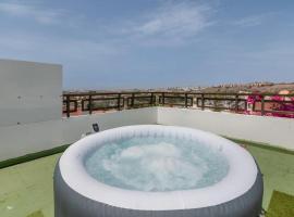 Suite con terraza y jacuzzi privada en Maspalomas，位于马斯帕洛马斯的酒店