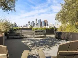 Chic and Cozy Home, Walk to Little Tokyo with Parking
