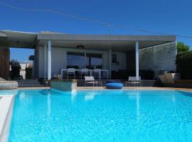 Luxury Design Pool and Solarium，位于冯塔尼比安奇的酒店