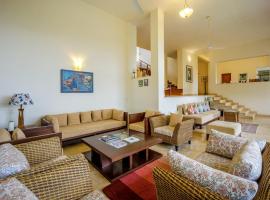 3BR Villa w Pvt Pool and River View，位于安君纳的酒店
