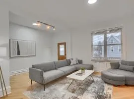 Modern and Spacious Four Bedroom House in Pittsburgh with Parking