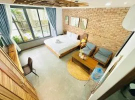 205MSNK Spacious Studio l Window & Kitchen